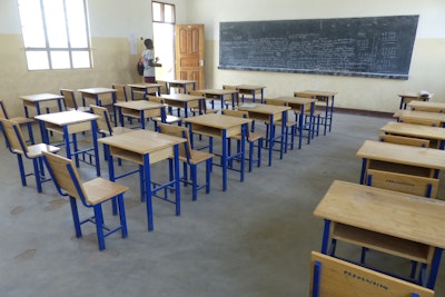 Een klaslokaal in de school in Mererani